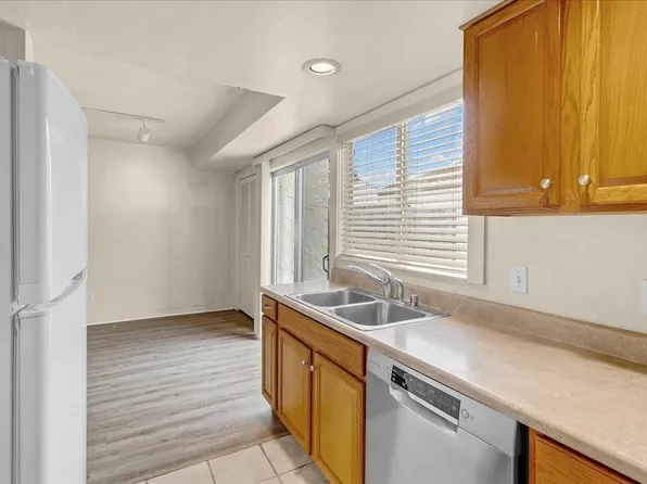 3137 Seacrest Ave APT 17, Marina, CA 93933