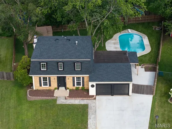 1338 Blue Ridge Dr, Saint Peters, MO 63376