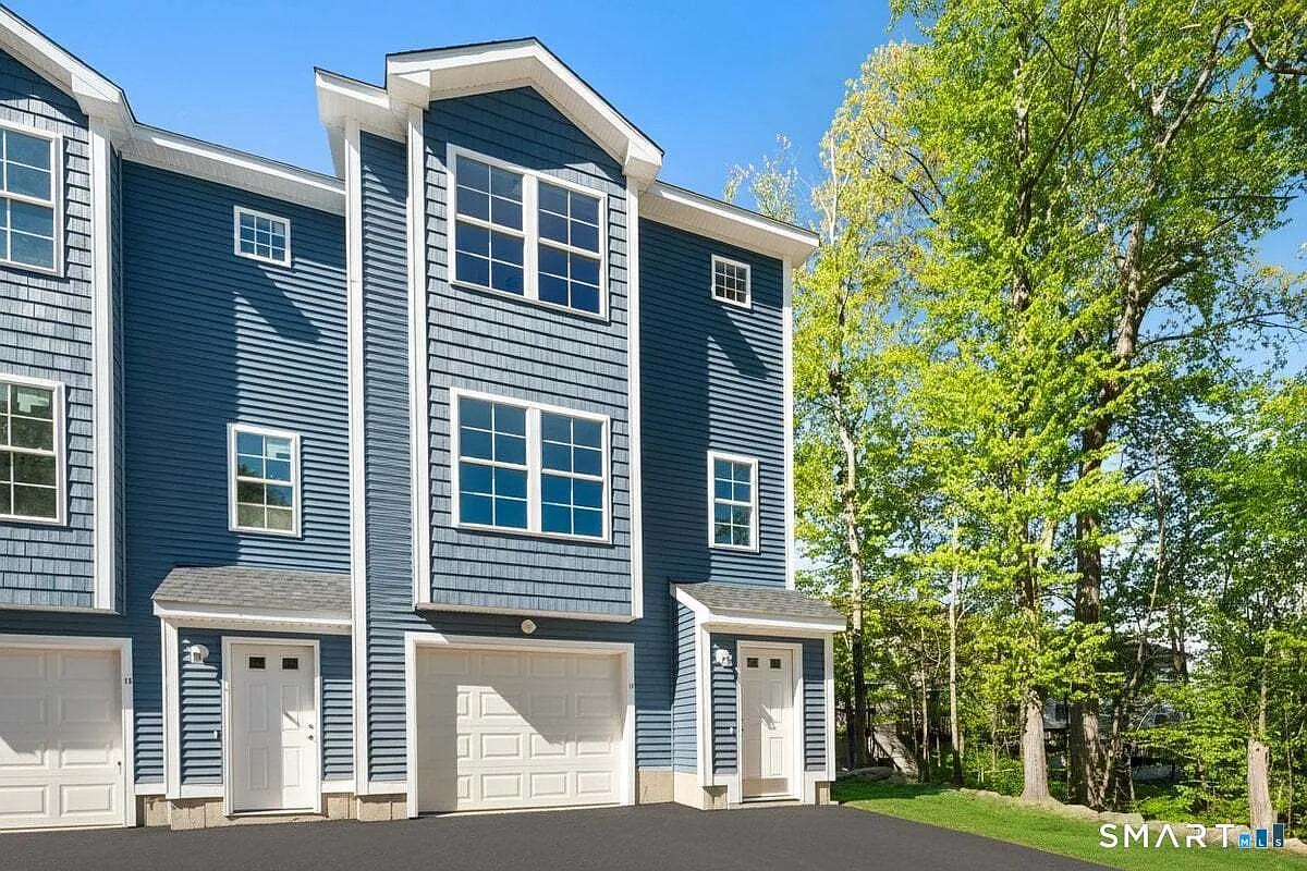 2 bed, 1.5 bath, 1320 sqft, $2,600 — Photo 1