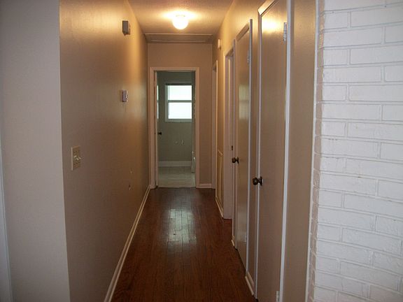 hallway to 2/3 bed 2 bath