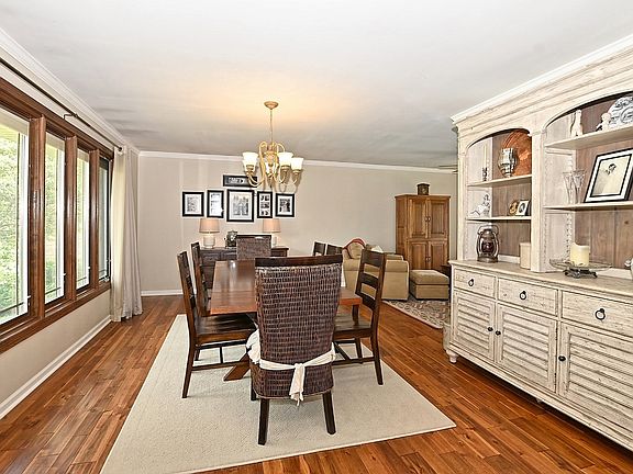 3rd image of 9139 Oakwood Dr