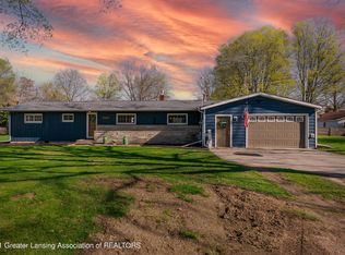 417 E Adelaide St, Maple Rapids, MI 48853