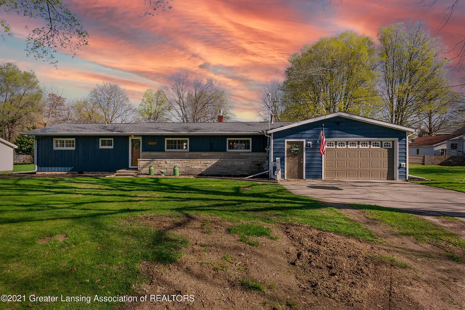 417 E Adelaide St photo 1