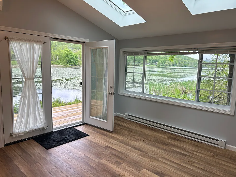 81 Silver Lake Shore Rd