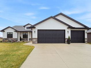 2215 E Honeygold Ct, Appleton, WI 54913