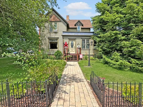 303 E Front Ave, Stockton, IL 61085