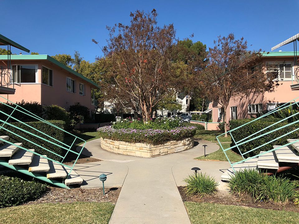 2nd image of 1000 San Pasqual St APT 32