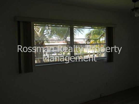 5th image of 162 SW 52nd St