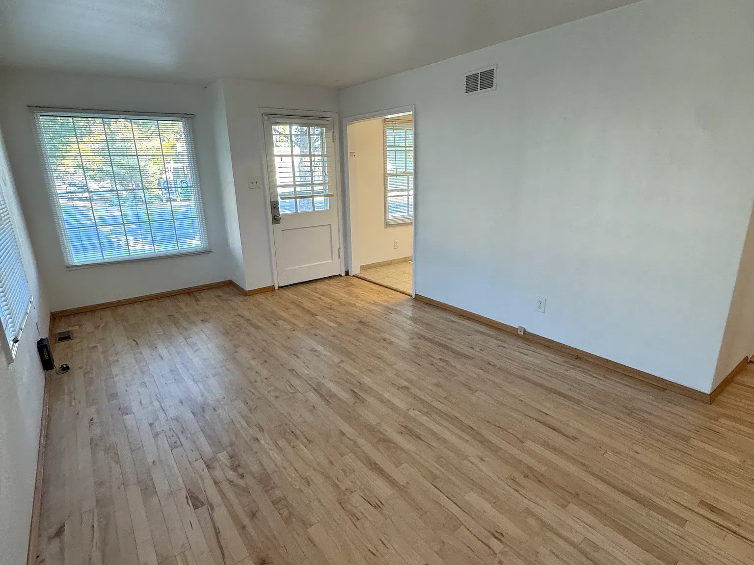 1 bed, 1100 sqft, $1,500 — Photo 4