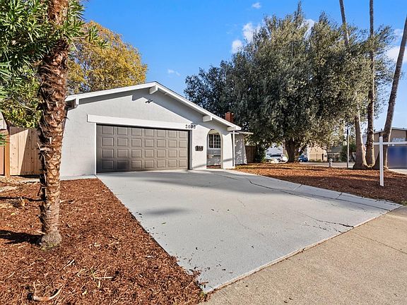 2nd image of 2000 Cormorant Drive