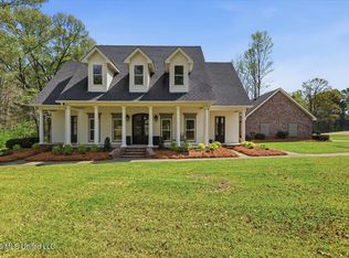 1638 Suzanna Dr, Raymond, MS