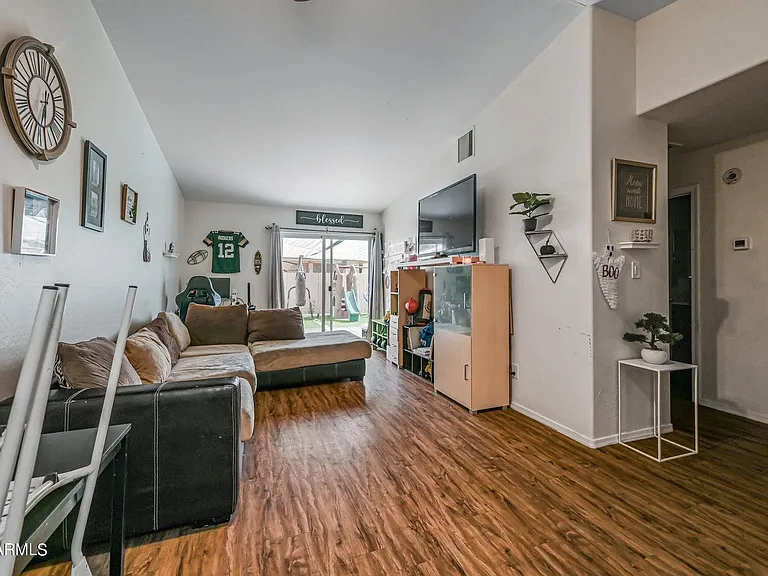 619 S Pioneer #B — Photo 3