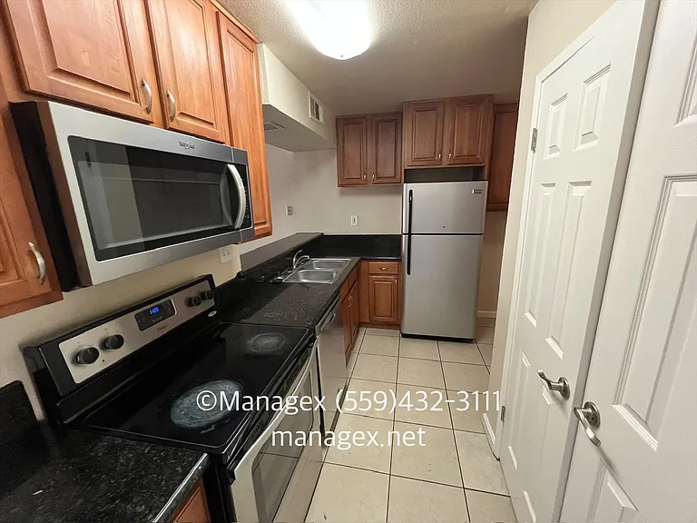 7166 N Fruit Ave #156 — Photo 4