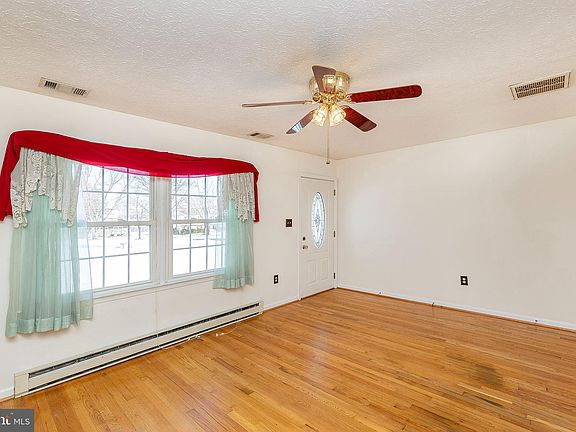 5th image of 122 Greenwood Ave