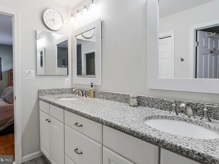 8011 Jackson Rd — Photo 39