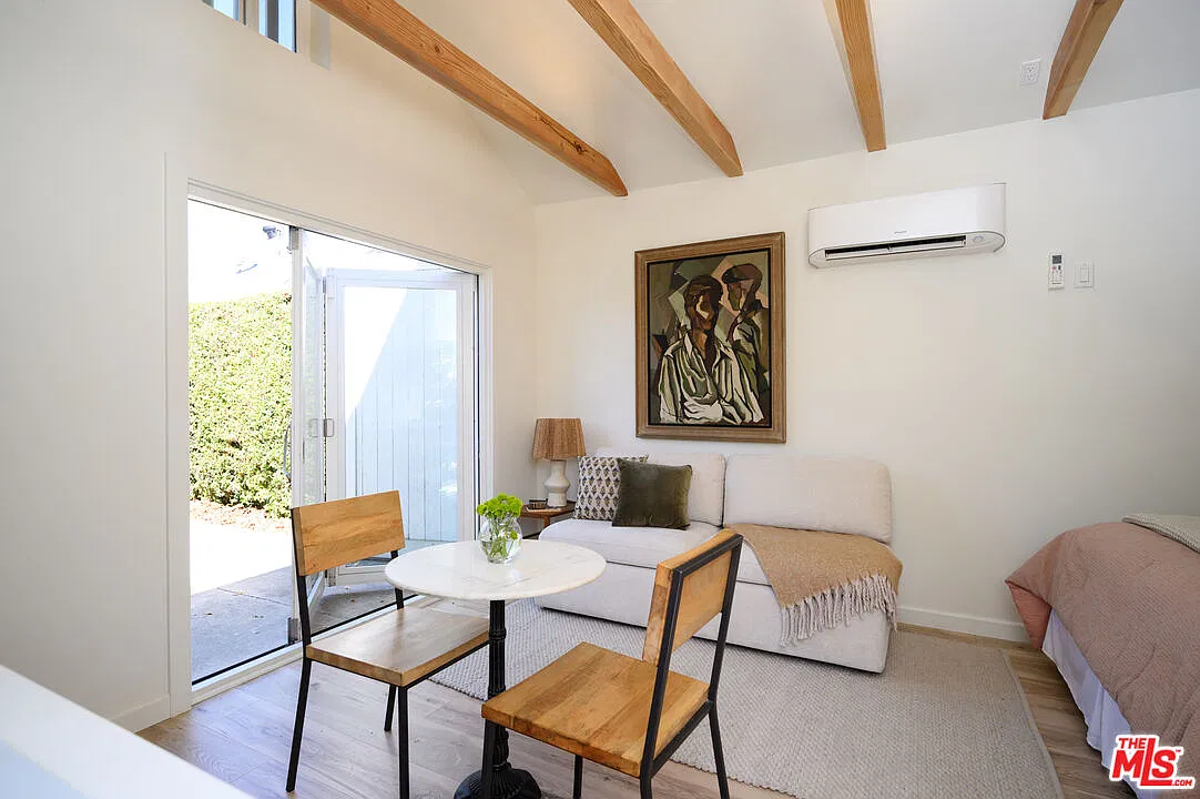 Studio, 300 sqft, $1,500 — Photo 4
