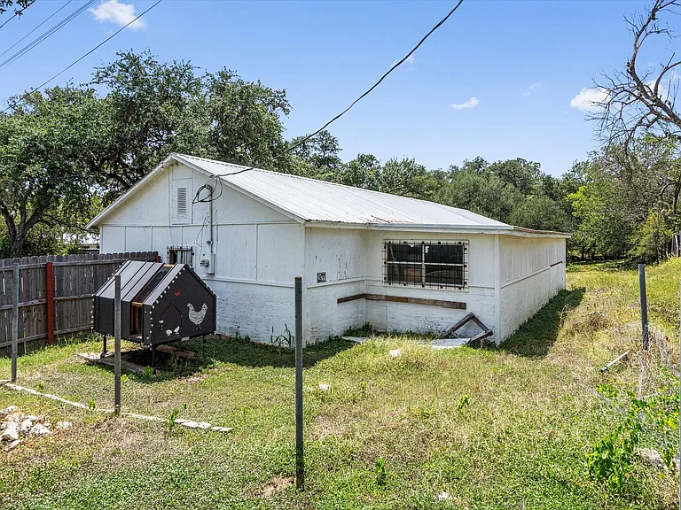 2106 Allred Dr — Photo 33