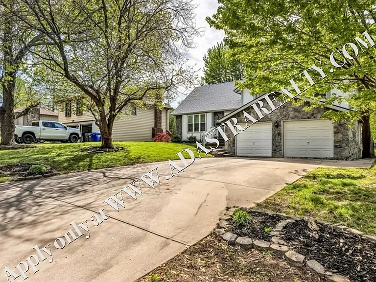 505 S Ridge Dr — Photo 2