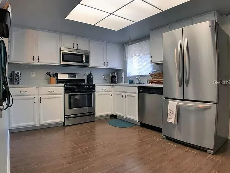 4925 Lindsay Ct — Photo 1