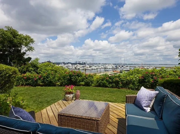 86 Harbourside Rd, Quincy, MA 02171