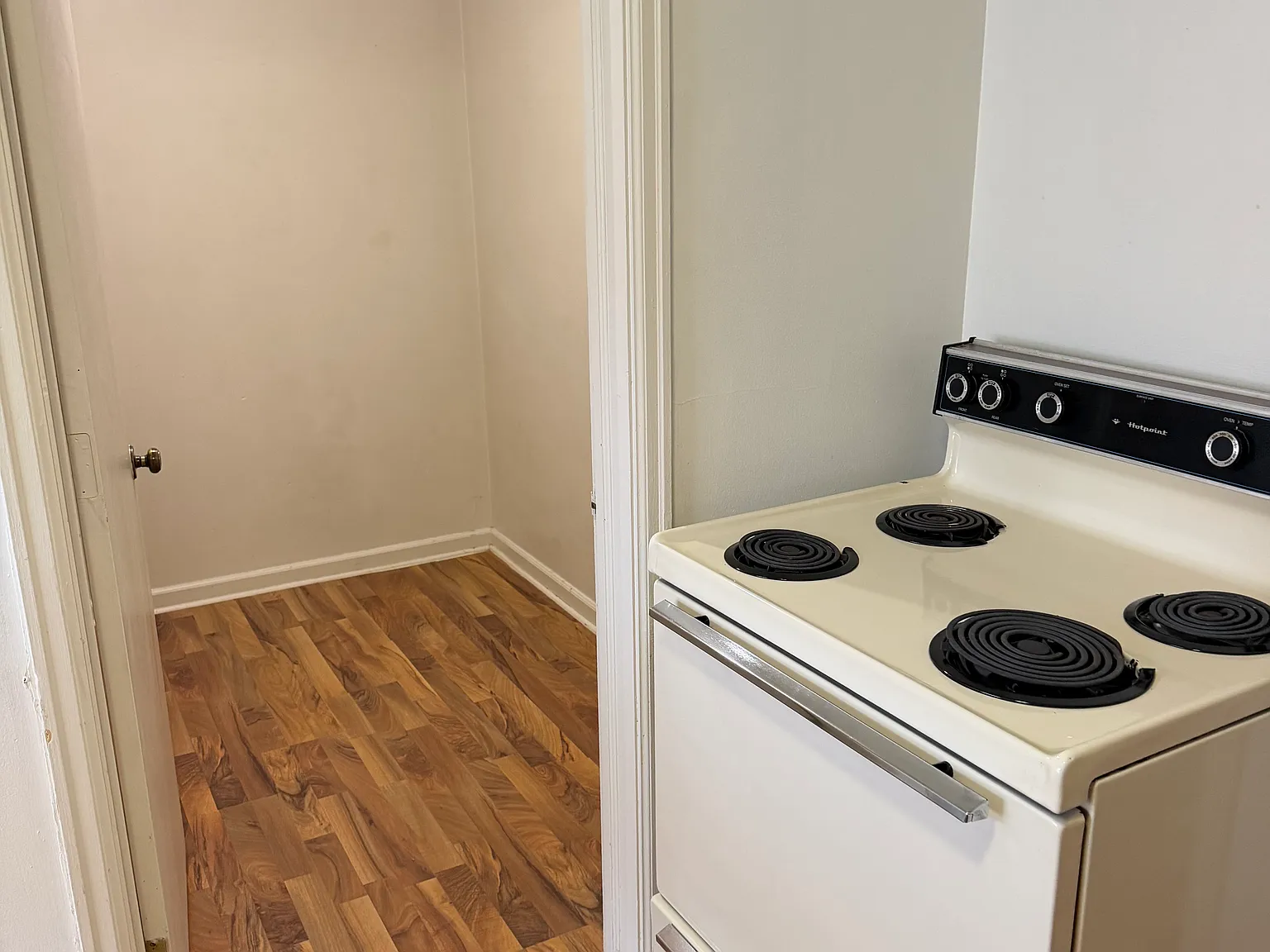 2 bed, 709 sqft, $800 — Photo 2