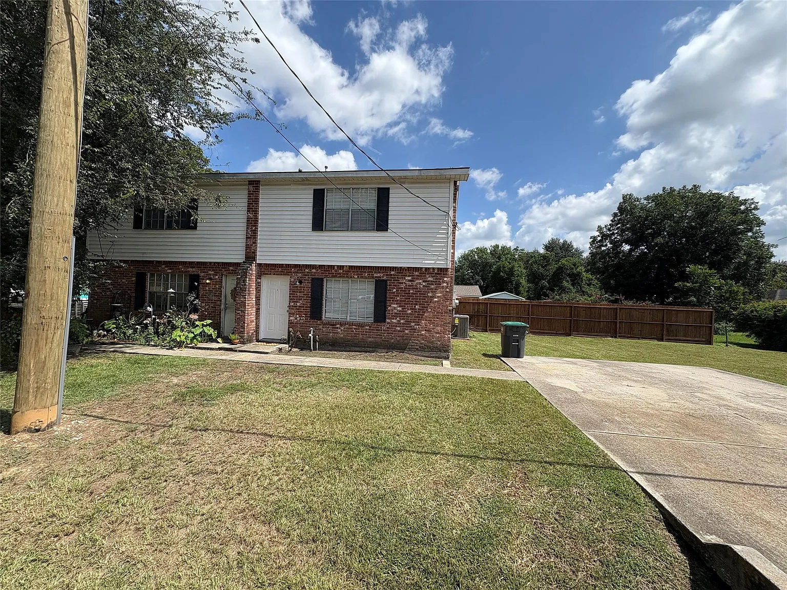 2 bed, 1.5 bath, 1066 sqft, $1,350 — Photo 2