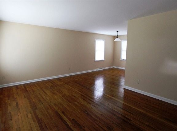3rd image of 1216 S Saint James Blvd