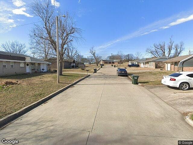 Exterior Neighborhood (street photo)