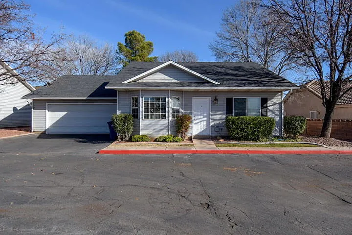 Three Bedroom Stand Alone Town Home — Photo 1