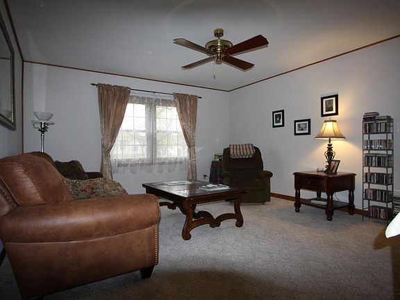 2nd image of 905 Windsor Dr