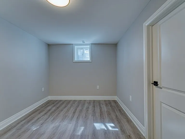 795 Aylmer Cres #2 — Photo 24