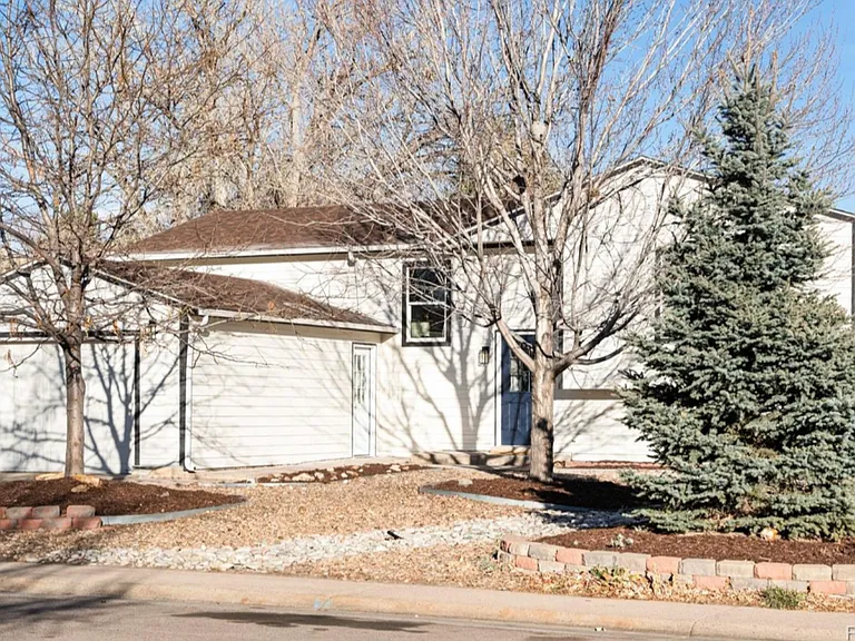 922 Park View St — Photo 14