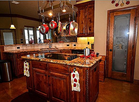 5th image of 211 Collins Ln