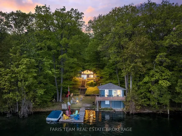 112 Farlain Lake Rd E, Tiny, ON L9M 0B5