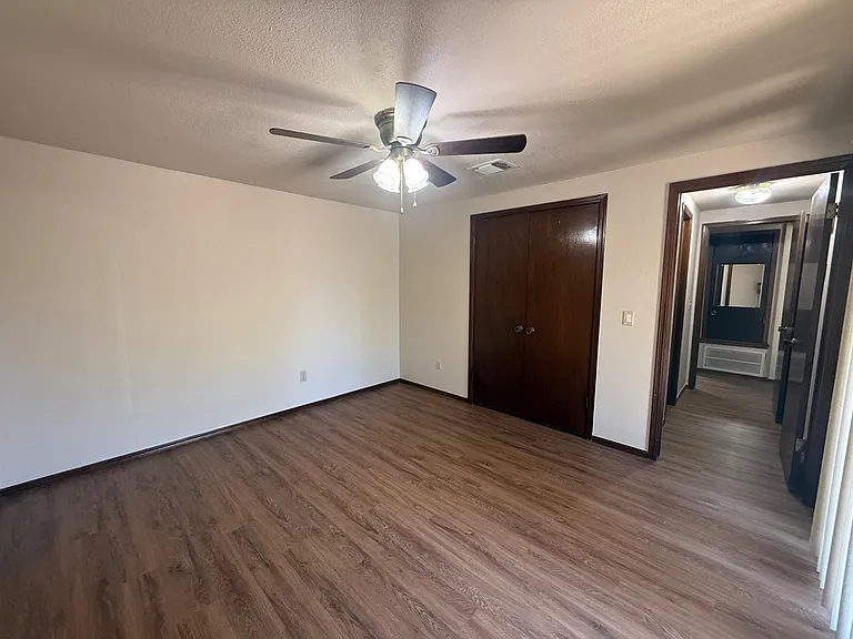 1015 W Swan Lake Ct — Photo 32
