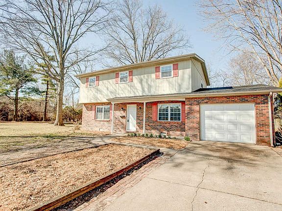 3rd image of 205 Lee Dr