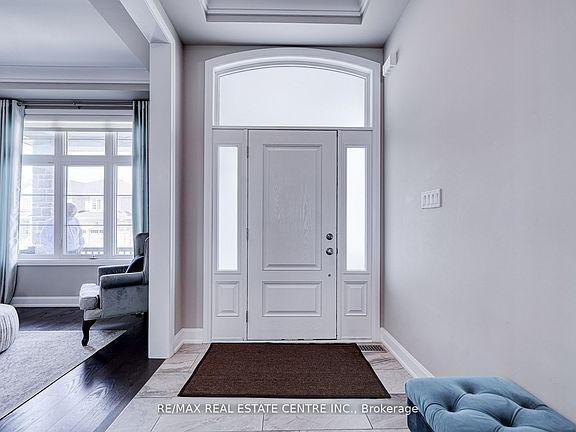 3rd image of 438 N Park Blvd