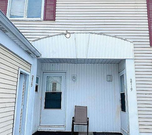 2nd image of 2719 Narraganset Dr