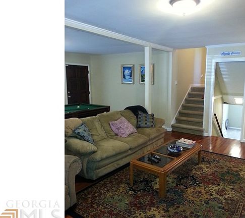 3rd image of 571 Village Green Ct