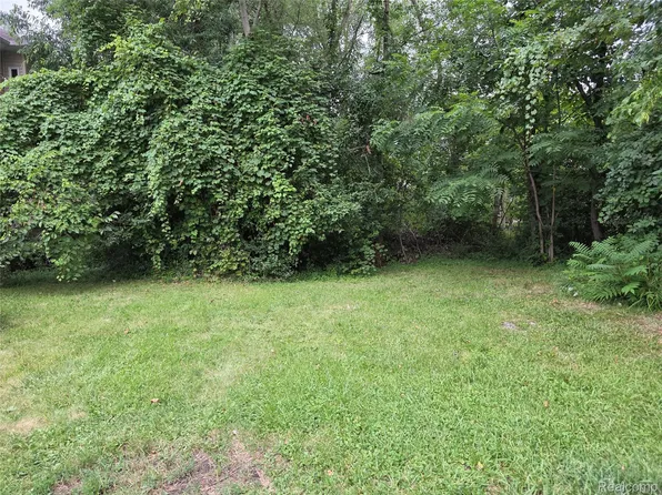 (undisclosed Address), Keego Harbor, MI 48320