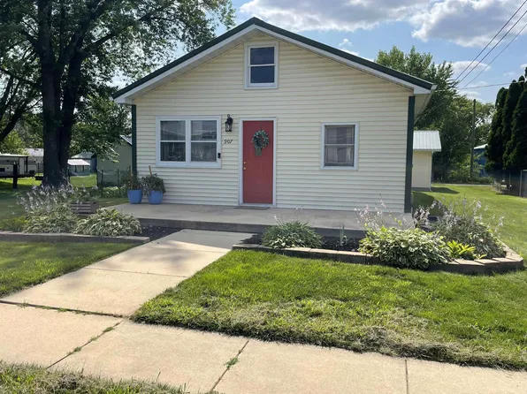 907 7th Ave NE, Independence, IA 50644