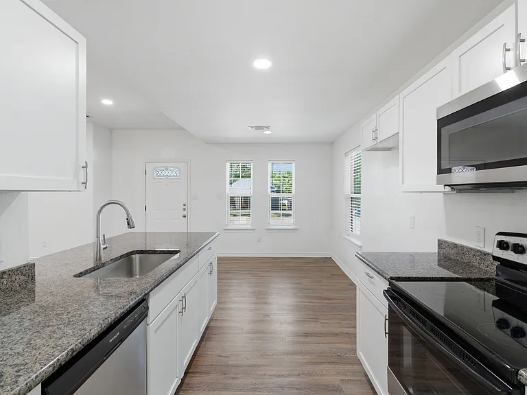 521 E Sears St — Photo 21