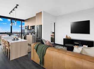 1334 W Randolph St #1401, Chicago, IL 60607