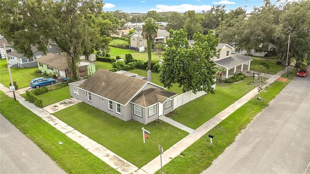 3 bed, 1.0 bath, 1364 sqft, $1,999 — Photo 1