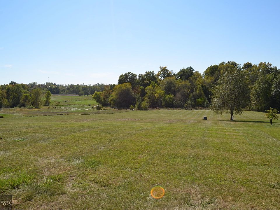 2nd image of 821 Fox Run Dr