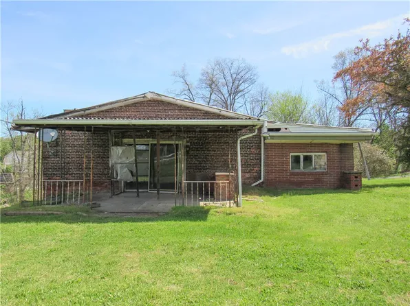 810 Newingham Ln, Arona, PA 15617