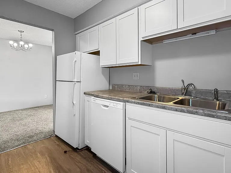 Find Your Perfect Fit at East Park Apartments! — Photo 14