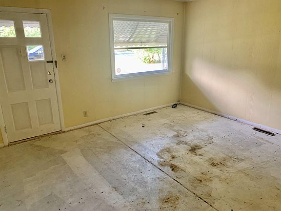 2nd image of 26047 Chain O Lakes Dr