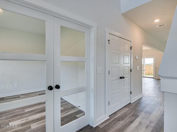 5th image of 782 Burlington Drive