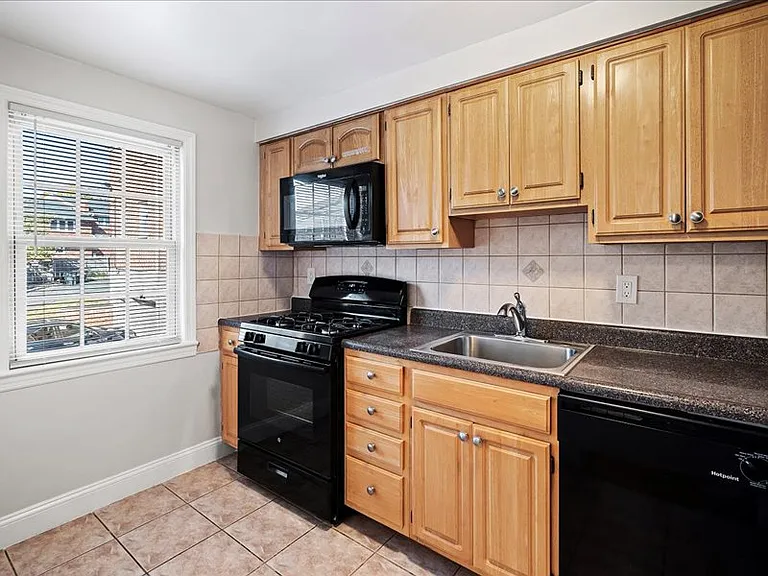 Spring Hill Apartments — Photo 27